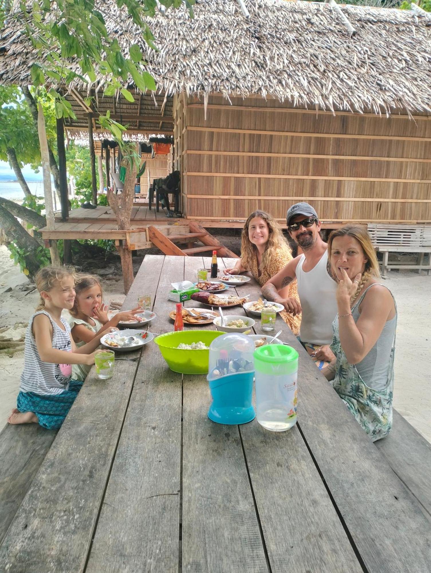 Mambetron Homestay Raja Ampat Pulau Mansuar Esterno foto